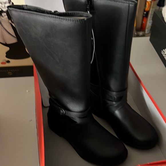 Girls tall boots, size 1, zip up side - Picture 2 of 5